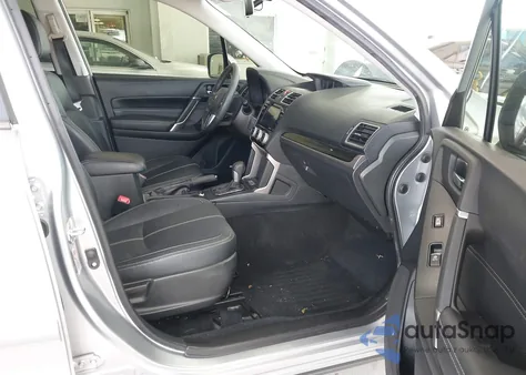 2017 Subaru Forester 2.5I Touring z USA, uszkodzony, nr VIN JF2SJAWC7HH555670